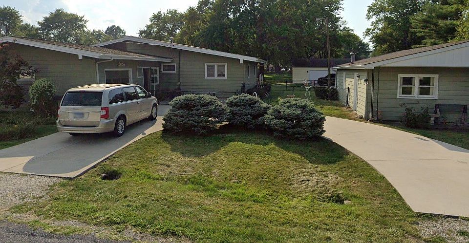 2nd image of 302 W Linden St