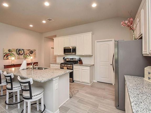 5th image of 18119 Humber River Ln