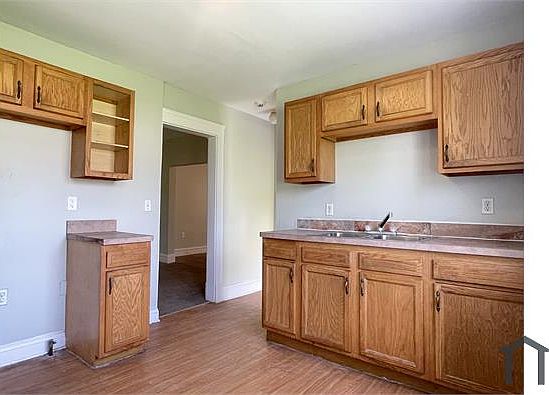 4th image of 10301 Dickens Ave