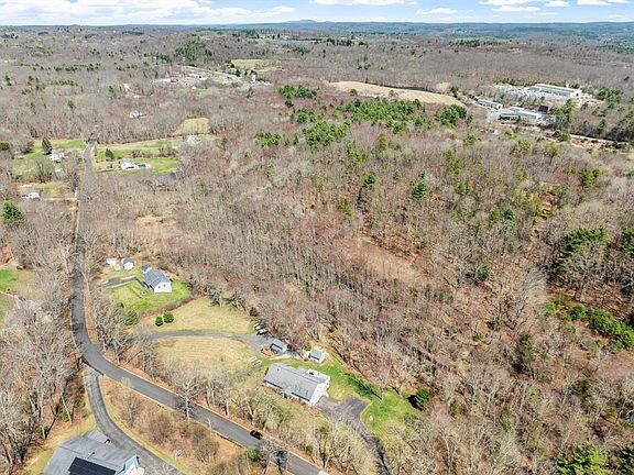 4th image of 32 Town Farm Rd