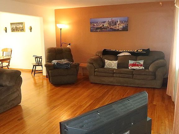 3rd image of 22 Sage Dr