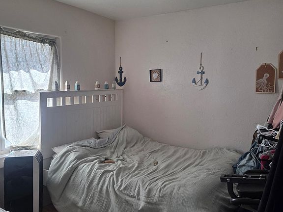 5th image of 1205 N Gold St