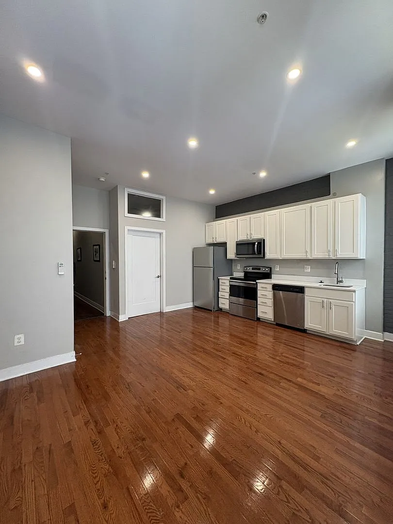 21 S. Calvert St. — Photo 4