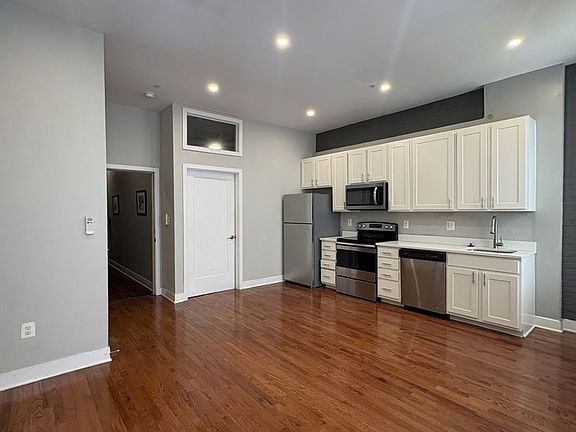 4th image of 21 S Calvert St APT 4