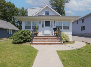 82 Lincoln Ave, Pearl River, NY 10965