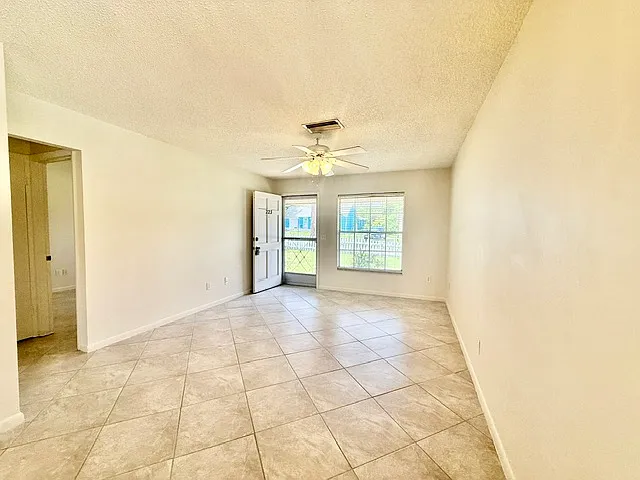 223 N Adelle Ave — Photo 3