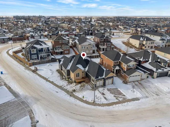 32 E Lakes Estates Cir, Strathmore, AB T1P 0B7