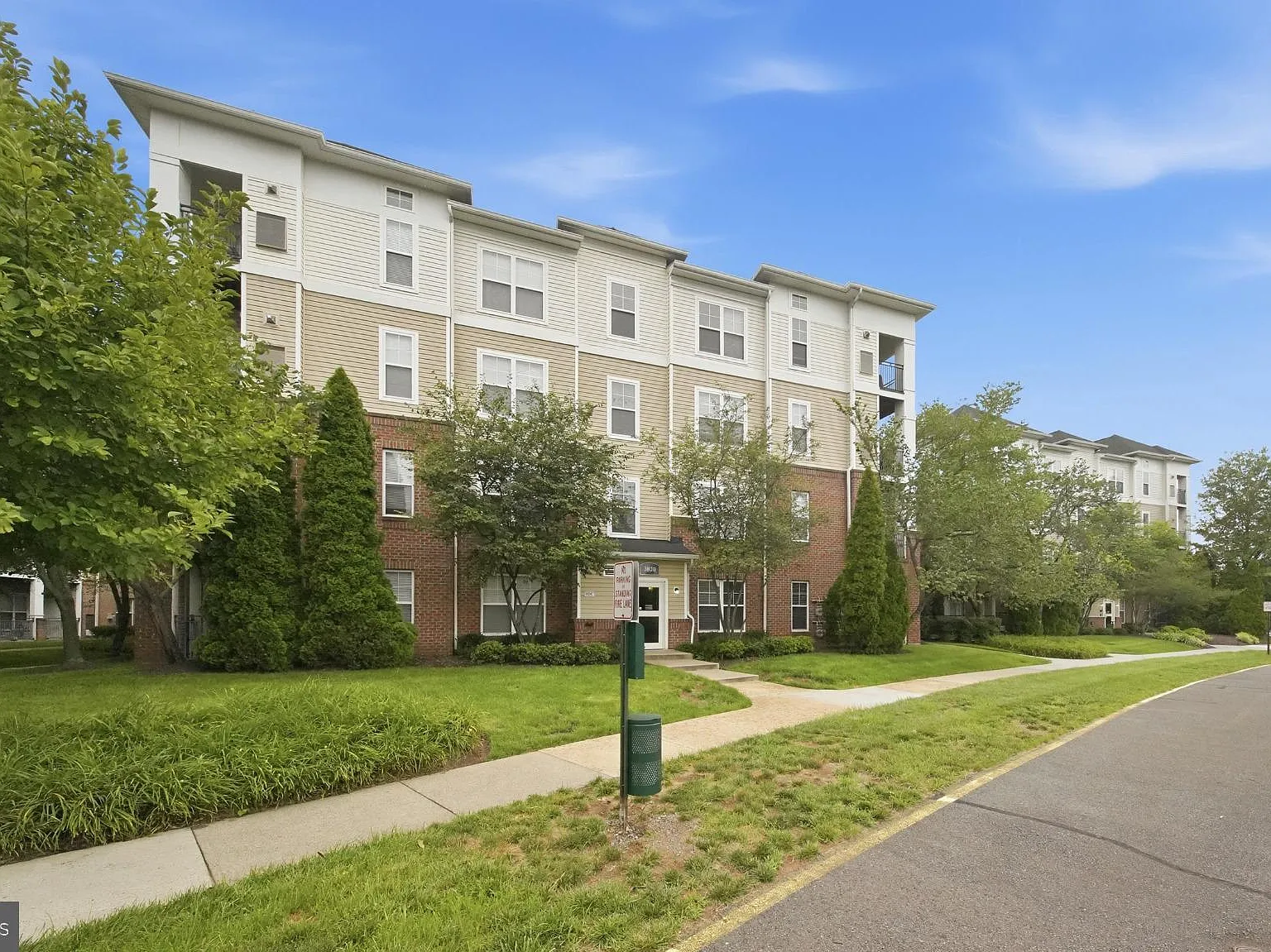 Chantilly Park Condo — Photo 2