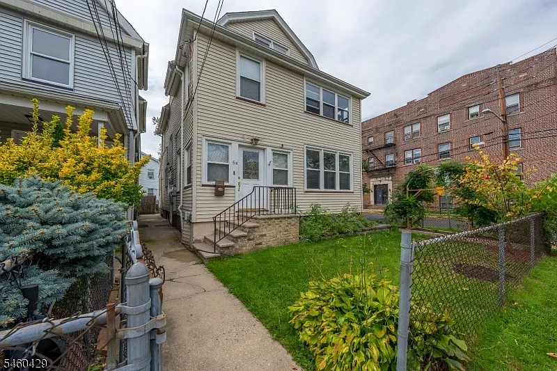 2 bed, 1.0 bath, $2,500 — Photo 2