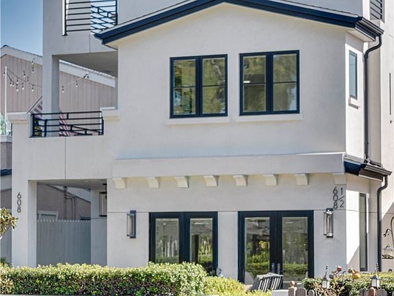 2nd image of 608 Heliotrope Ave
