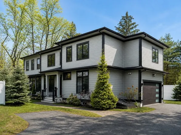 32 Lantern Ln, Wellesley, MA 02481