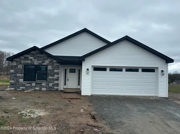 243 Mountainview Dr, Lake Ariel, PA 18436