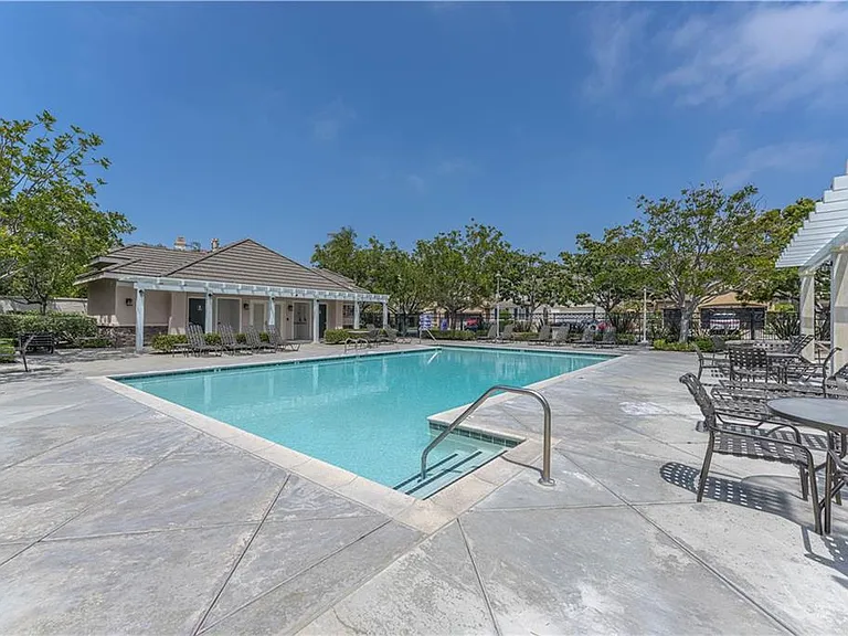 7371 Siena Dr — Photo 3