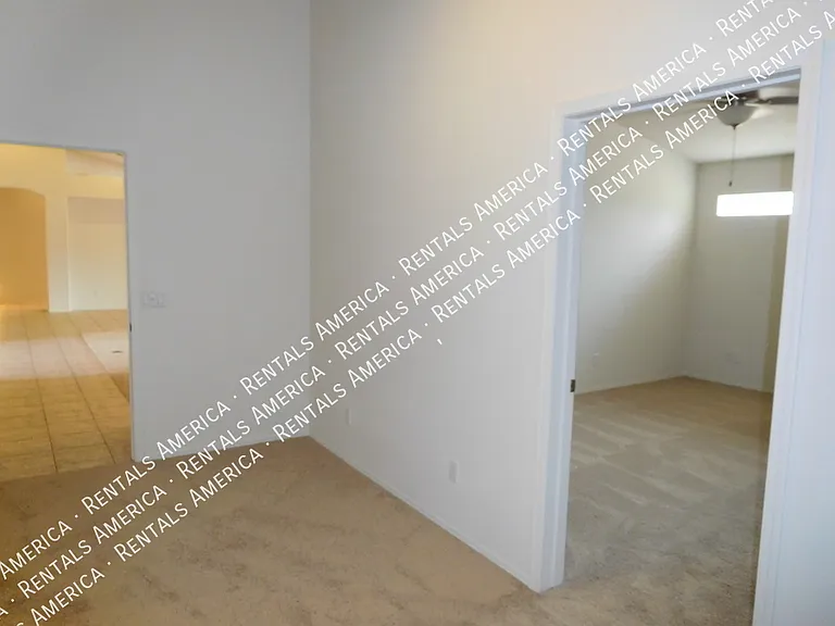 5747 N 105th Ln — Photo 7