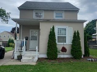 2704 Meadow Ln, Manitowoc, WI 54220