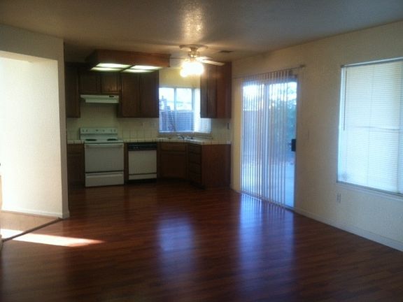 Woodmont-dining area & kitchen _04012015