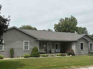 302 S Walnut St, Colfax, IL 61728