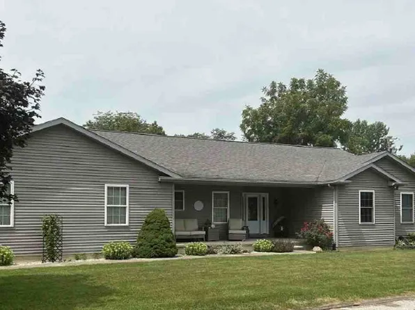 302 S Walnut St, Colfax, IL 61728