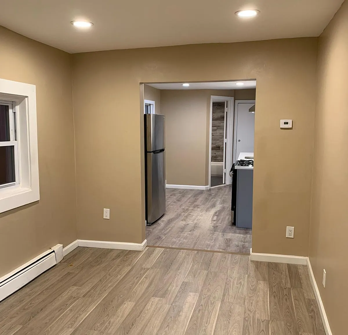 4 bed, 1000 sqft, $2,200 — Photo 2