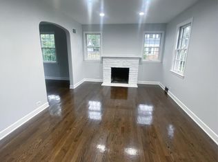 26 Washington Cir, Lake Forest, IL 60045