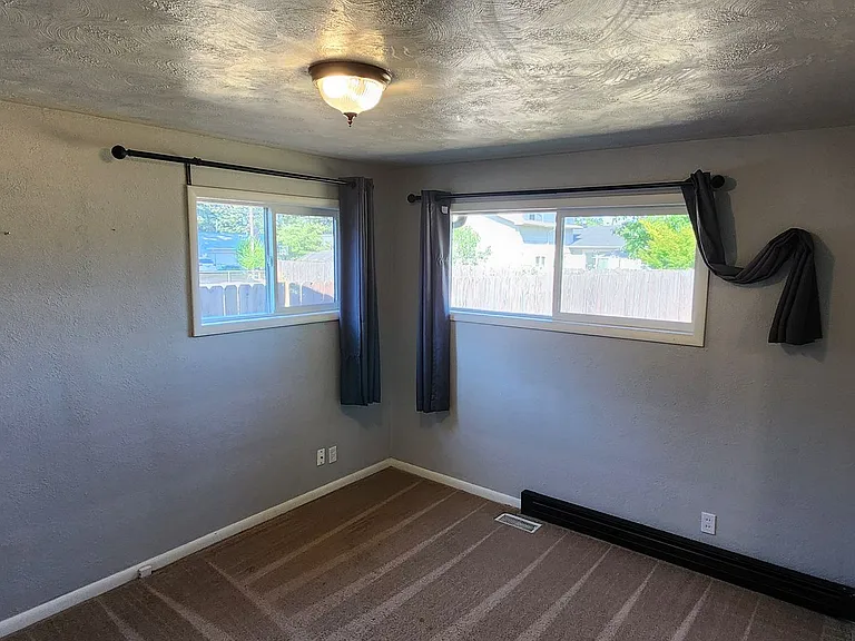4274 Pauline Ave SE — Photo 11