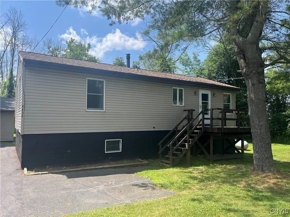 4434 Verplank Rd, Clay, NY 13041