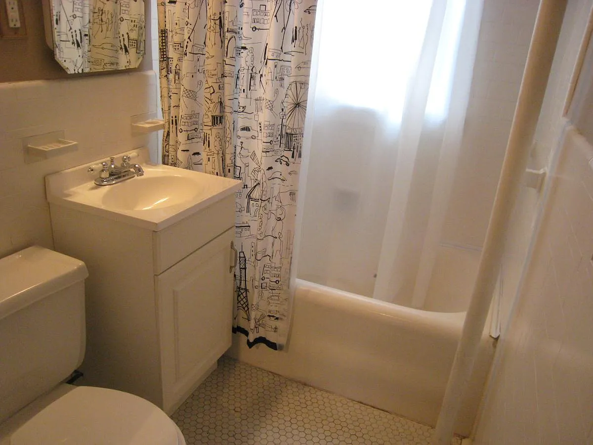 588 Washington St — Photo 3