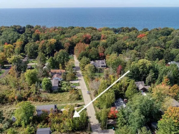 6912 3rd St, Douglas, MI 49406