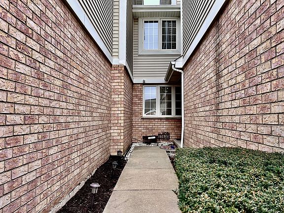 3rd image of 11435 Foxwoods Dr