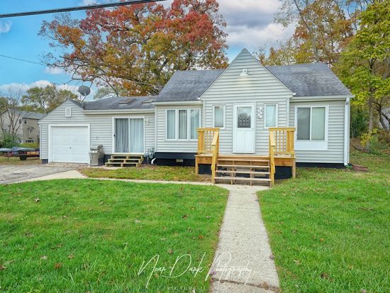 34966 N Forest Ave, Ingleside, IL 60041