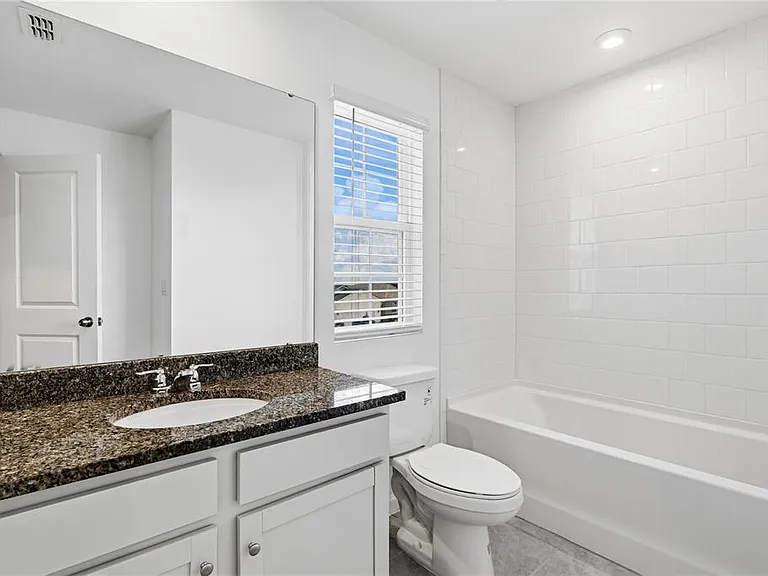1124 Lakeshore Breeze Pl — Photo 20
