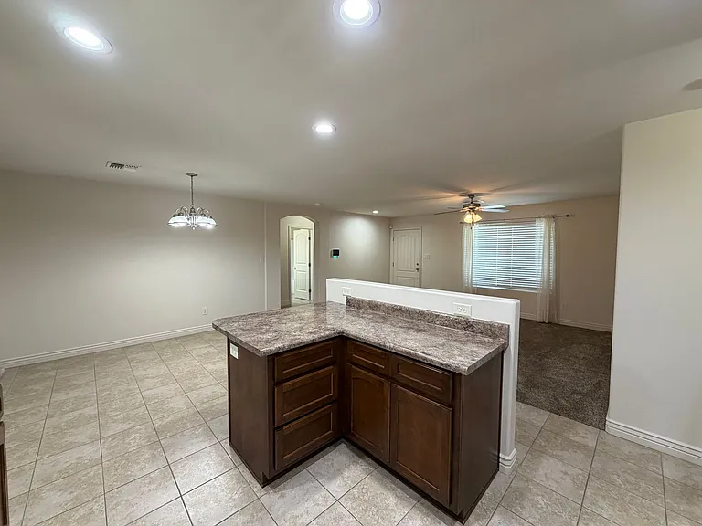 10191 E 34th Ln — Photo 8