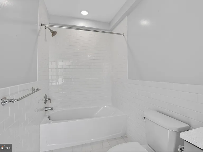 541 N Orianna St #2B — Photo 10