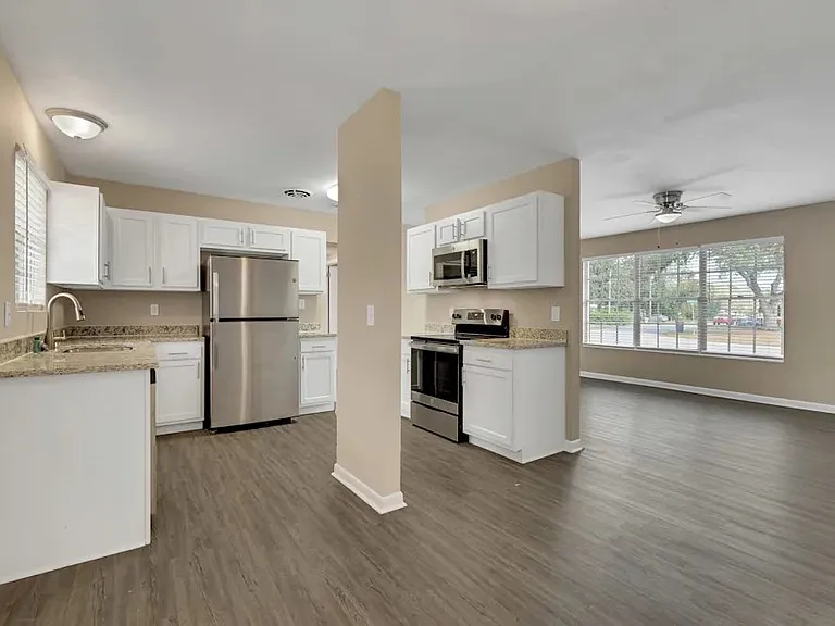 1650 Cezanne Dr W — Photo 3