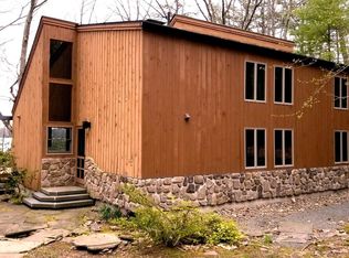 171 S Fairview Rd, Paupack, PA 18451