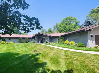 514 G H Baker Dr, Urbana, IL