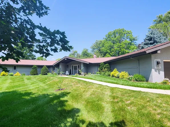 514 G H Baker Dr, Urbana, IL 61801