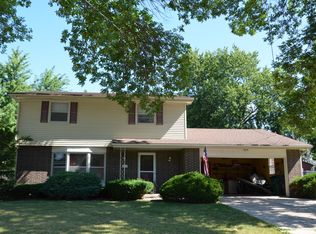 8827 Franklin Ave, Clive, IA 50325