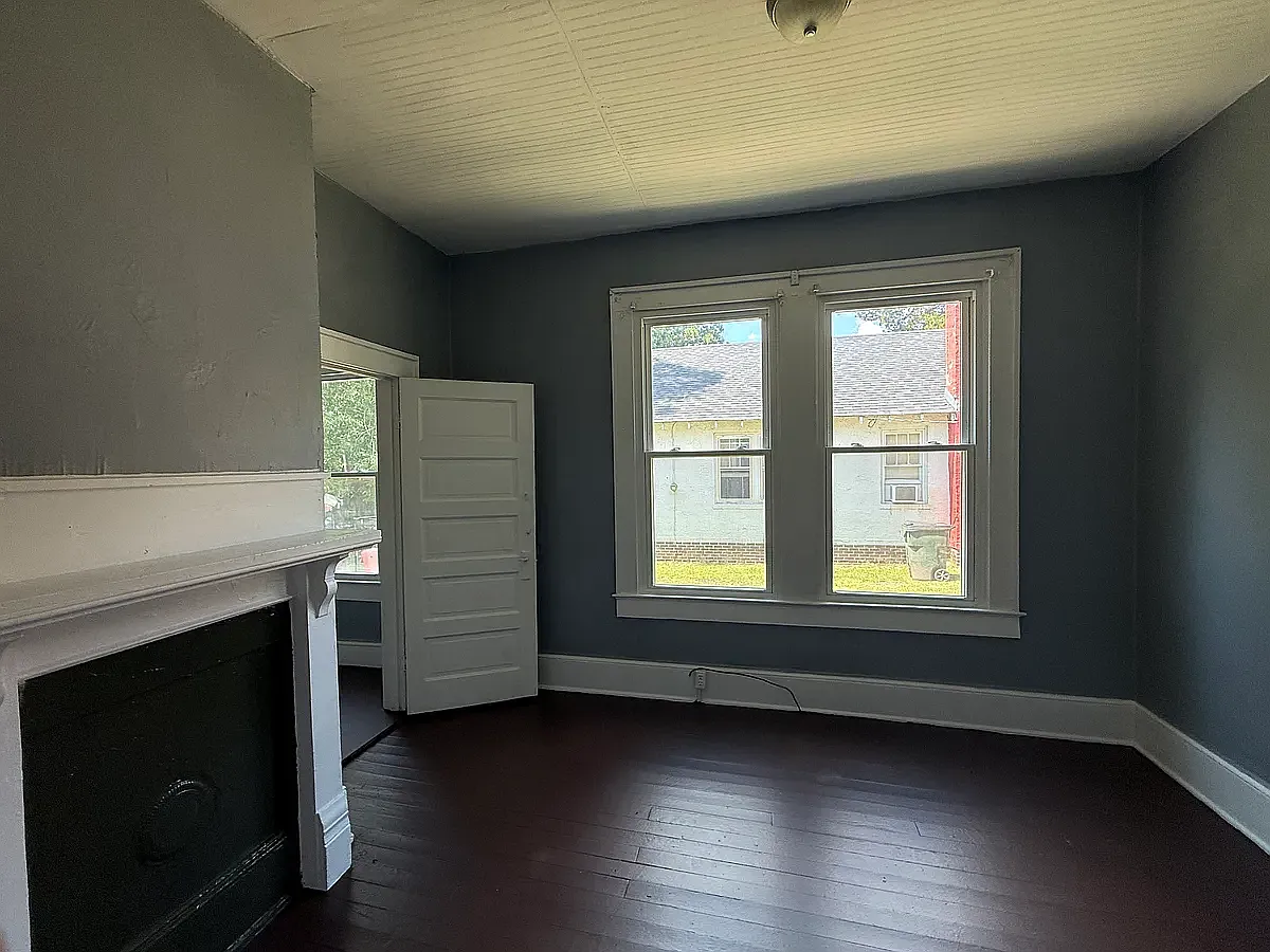 3 bed, 1100 sqft, $1,200 — Photo 3