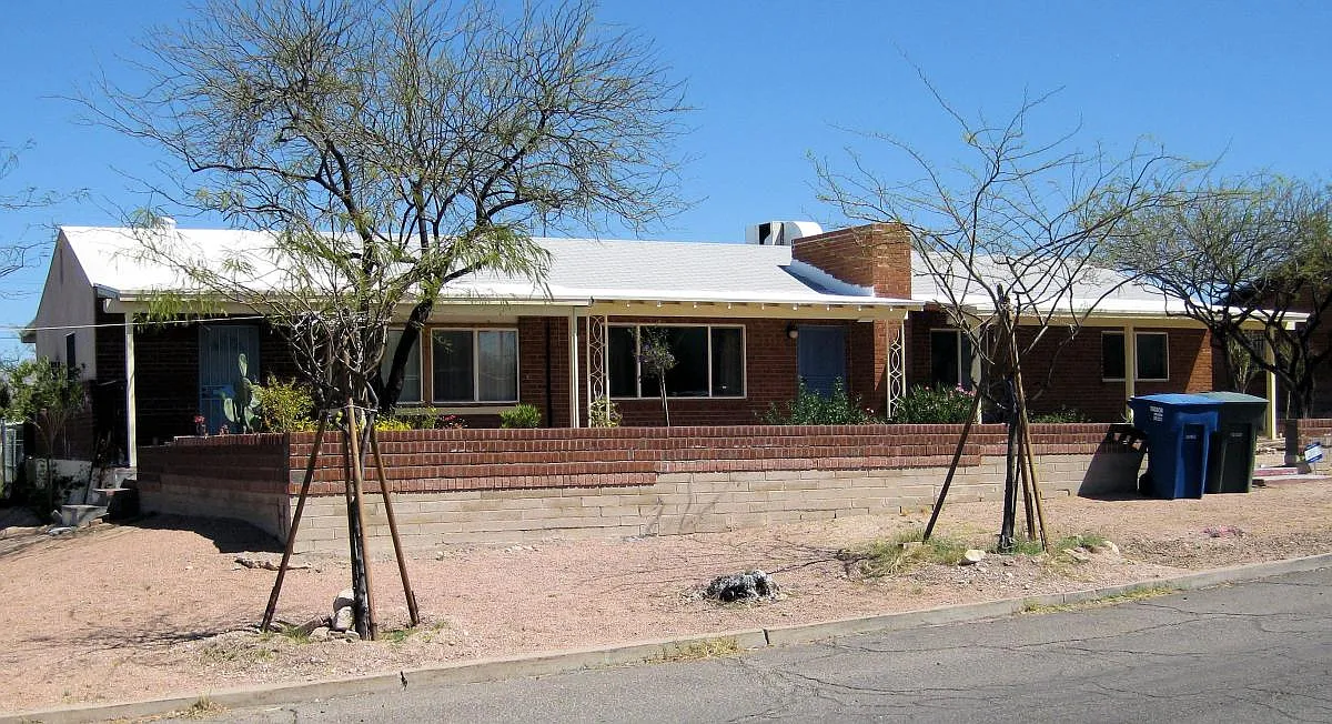 3 bed, 1800 sqft, $1,950 — Photo 1