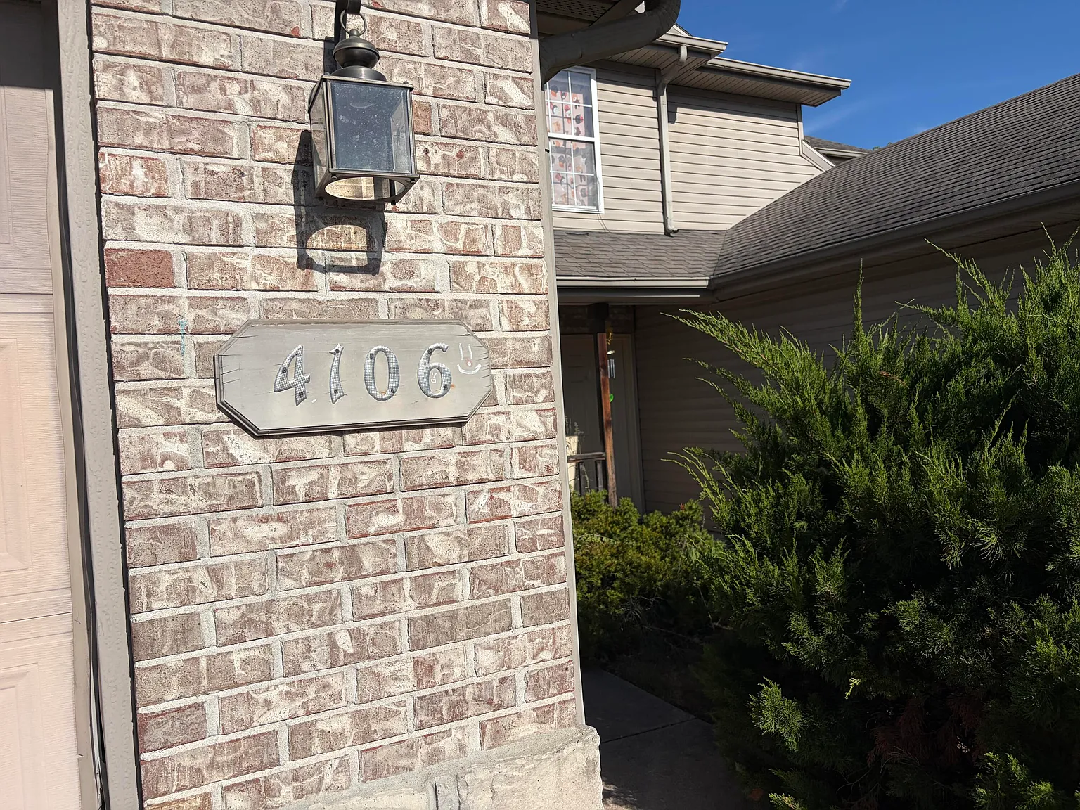 4 bed, 3.0 bath, 1550 sqft, $1,650 — Photo 1