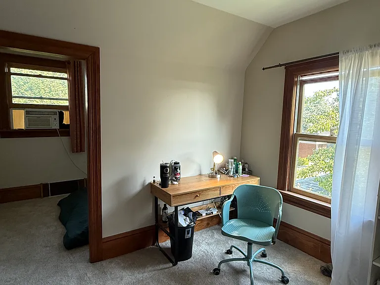 4226 NE 10th Ave — Photo 5
