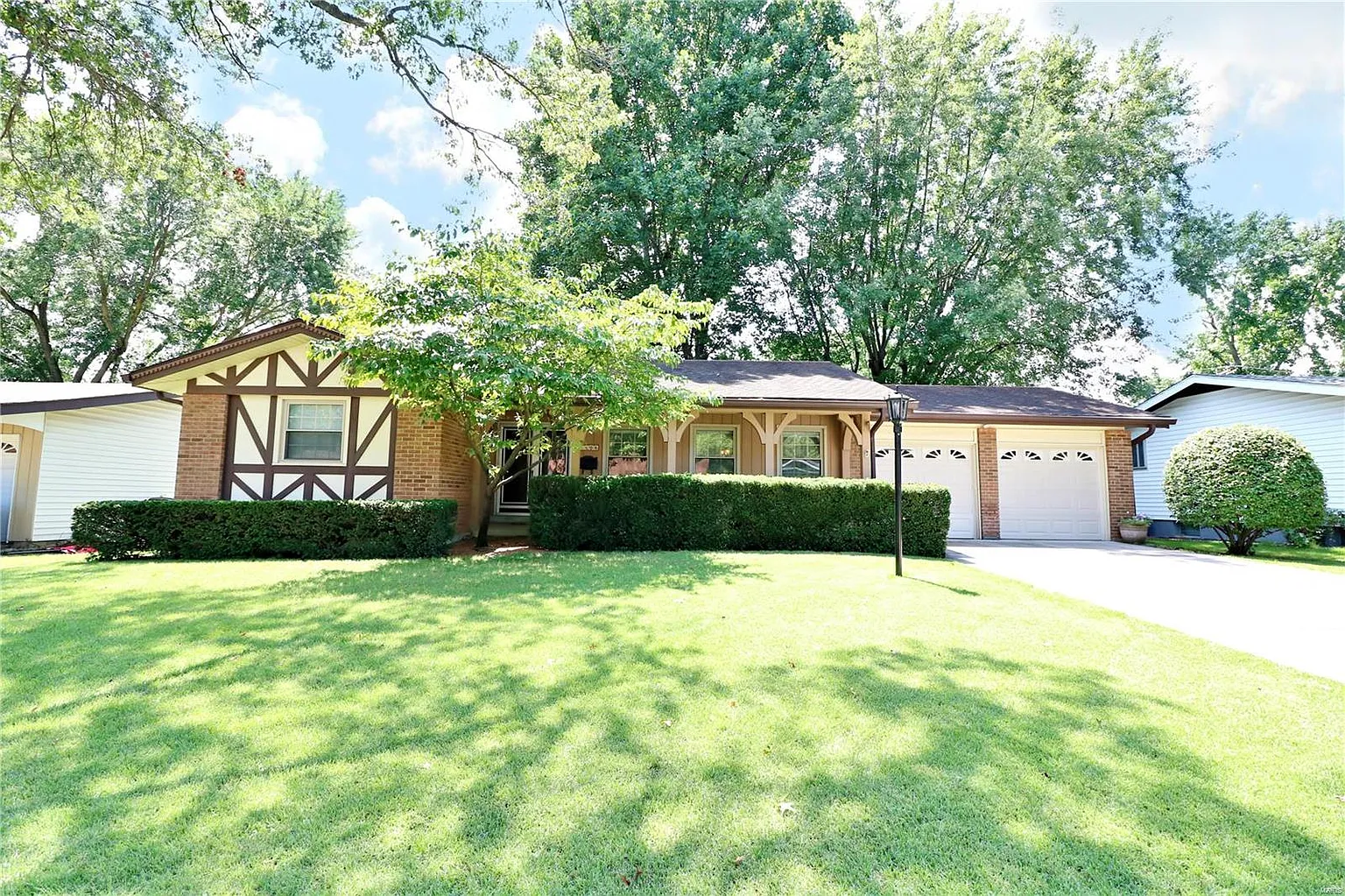 1404 Kingsford Dr photo 1