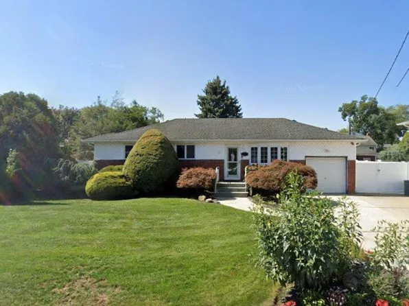 79 W 16th Street, Deer Park, NY 11729