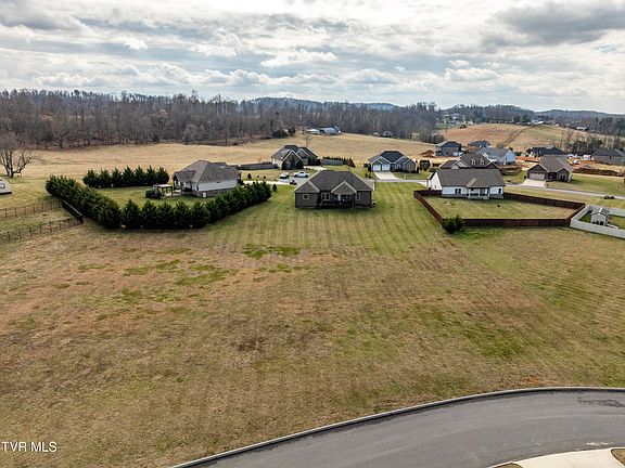 5th image of 636 Brady Way