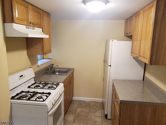 4th image of 121 Turner St #123