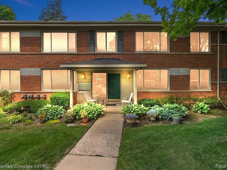 880 N Adams Rd #6 — Photo 21