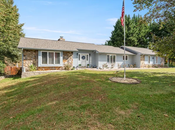 108 Regency Dr, Goodview, VA 24095