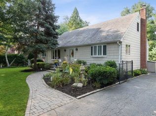 3 Abbington Pl, Northport, NY 11768