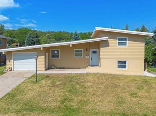 121 Pinedale Dr, Rapid City, SD 57702